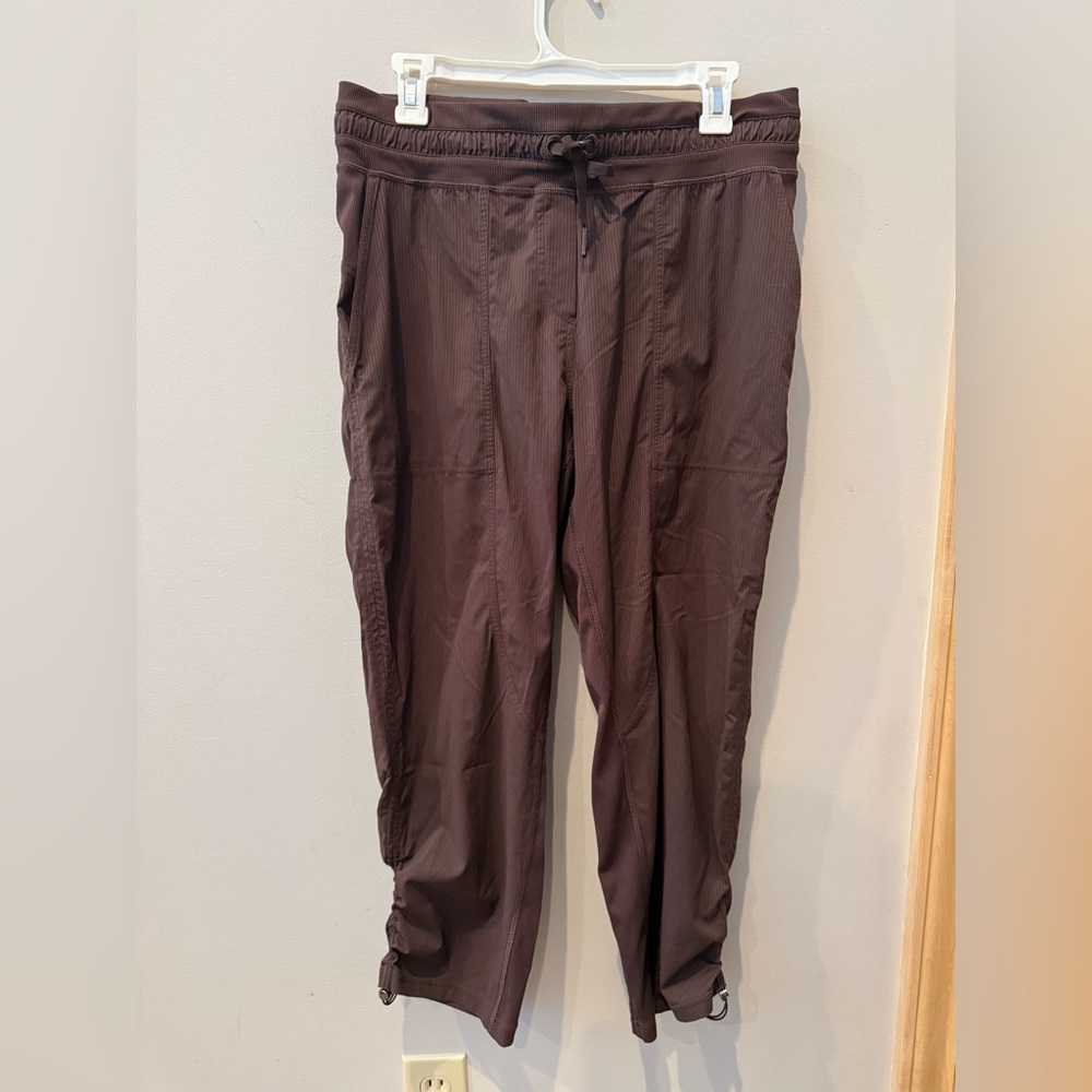 Lululemon Athletica Dance Studio Crop/Cinch-Espresso - Picture 3 of 8